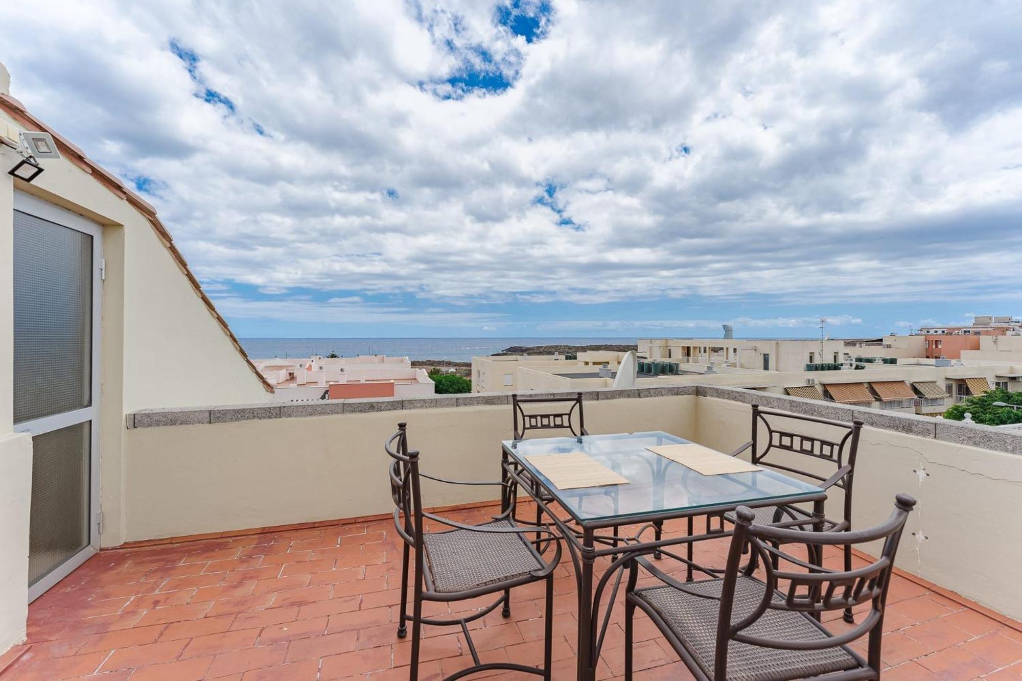Spacious With The Private Terrace Apartment